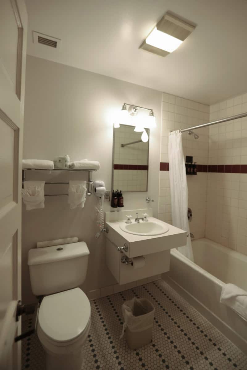 Bathroom in room of Crater Lake Lodge