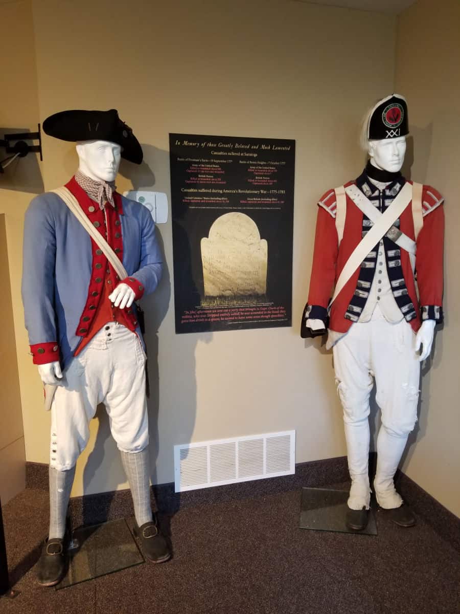 Mannequins dressed as British and American soldiers from 1777
