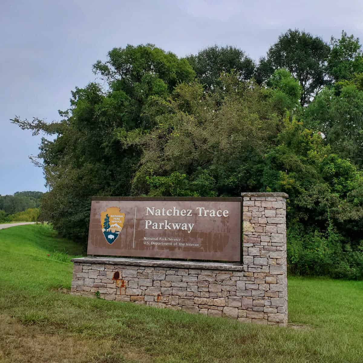 Natchez Trace Parkway park entrance sign