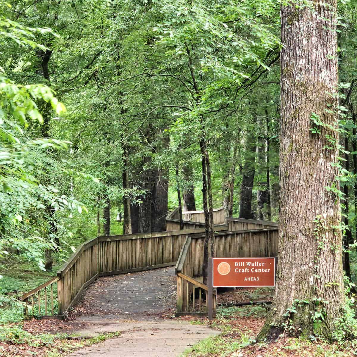 trail to see the Old Trace and to the Bill Waller Craft Center on Natchez Trace Parkway