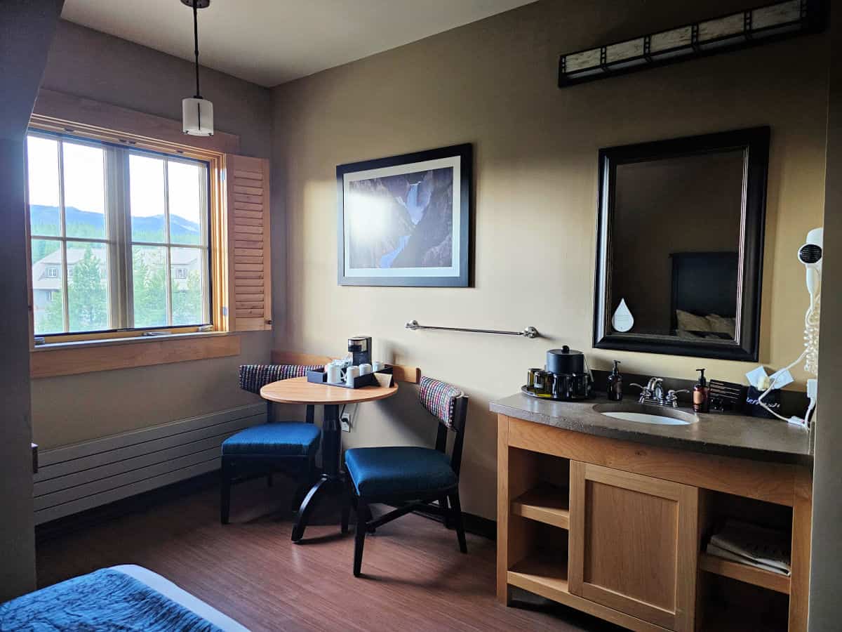 Amenities available in a one Queen Bed standard lodge room at Canyon Lodge in Yellowstone National Park