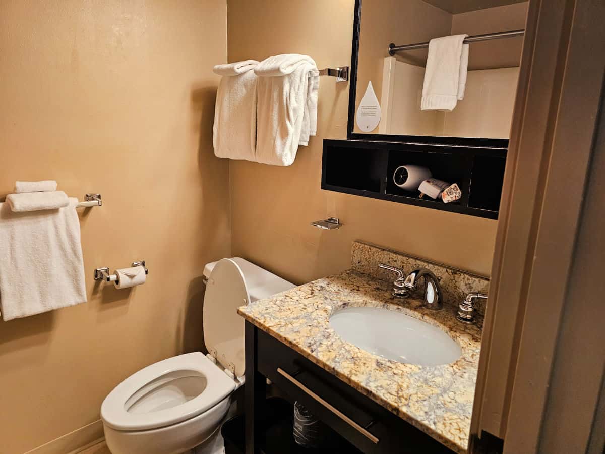 Bathroom in Grant Village Lodge Deluxe Room with two Double Beds in Yellowstone National Park