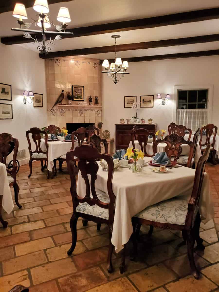 Breakfast area at Chateau Du Sureau in Oakhurst California